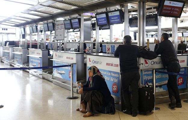 Syryjski uchodźca od roku przetrzymywany na lotnisku w Stambule