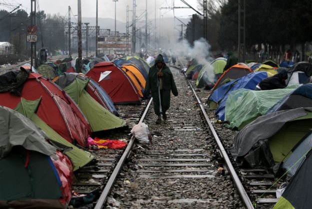 Komisja Europejska przypomina krajom UE o przyjmowaniu uchodźców. Trwają rozmowy o utworzeniu europejskiej straży granicznej
