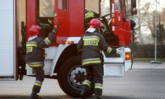 Zawiszyn: Tragiczny wypadek na drodze krajowej nr 50. Auto stanęło w płomieniach