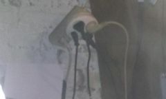 Kryjówka poznańskiego bezdomnego z komputerem i drukarką