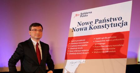 Newsweek: międzynarodowa afera finansowa ze Zbigniewem Ziobrą i Jackiem Kurskim w tle