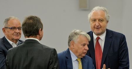 Eksperci o wręczeniu medalu senackiego prof. Rzeplińskiemu: niedźwiedzia przysługa Borusewicza