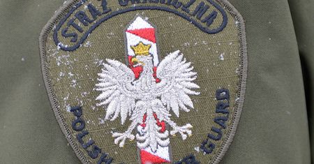 13 cudzoziemców w ciężarówce zatrzymanej przy autostradzie A4. Policja sprawdzi ich tożsamość