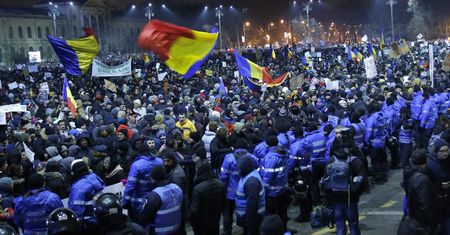 Rumunia: demonstracje przeciw częściowej depenalizacji korupcji