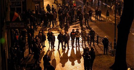 Zamieszki w Ełku. Policja zatrzymała 28 osób, w tym kobietę