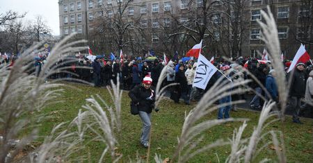 Afera KOD: na jaw wychodzą nowe fakty dotyczące finansów organizacji