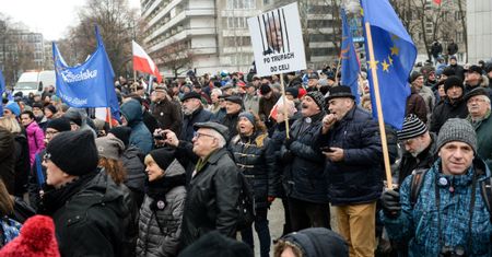 Kolejna manifestacja KOD i opozycji przed Sejmem