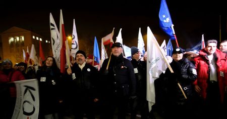 Protesty w całej Polsce. Setki ludzi skandują: wolne media, konstytucja