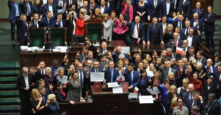 Nowoczesna pokazuje grafik protestu w Sejmie, a PO odmawia