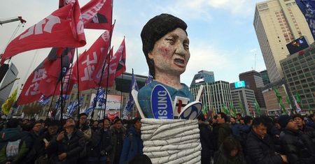 Setki tysięcy Koreańczyków na ulicach Seulu. Domagali się dymisji prezydent Park Geun Hie. "To narodowa hańba"