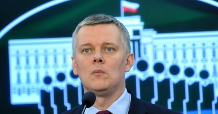 Bartłomiej Misiewicz wzywa generałów "na dywanik"? Tomasz Siemoniak odsłania kulisy MON