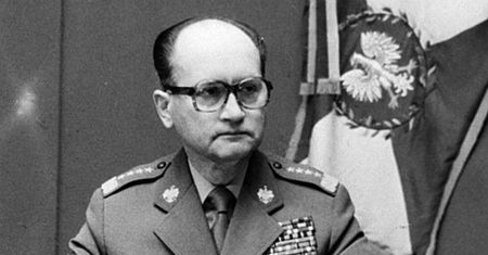Jak Polacy pamiętają wprowadzenie stanu wojennego? "Czołgi i samochody jechały na Warszawę, nie wiedzieliśmy co się dzieje"