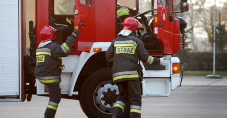 Zawiszyn: Tragiczny wypadek na drodze krajowej nr 50. Auto stanęło w płomieniach