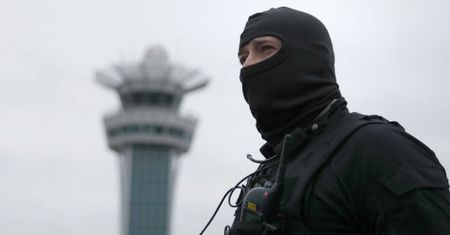 Francja: odpowiedzialny za strzelaninę na lotnisku był pod wpływem alkoholu i narkotyków
