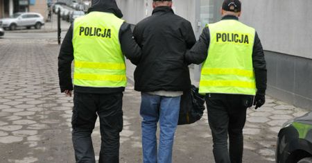 Gietrzwałd: policjanci zatrzymali pedofila. Ukrywał się przez 17 lat