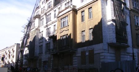 Kamienica przy ul. Matejki w Poznaniu grozi zawaleniem - zamknięto ulicę