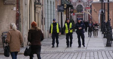 Więcej policjantów i strażników miejskich na Starym Rynku w Poznaniu