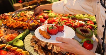Restauracje mają podawać dokładny skład swoich potraw. Na razie mają z tym kłopot