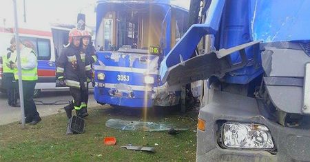 Wypadek na rondzie Grunwaldzkim w Krakowie. Są ranni