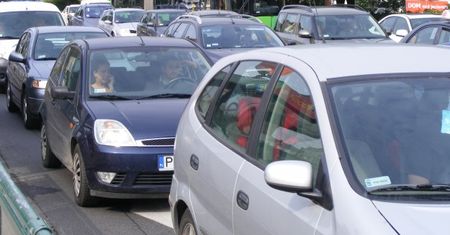 Ulicę Naramowicką w Poznaniu szybciej pokonamy na piechotę niż samochodem