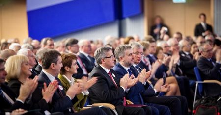 Podczas kongresu z udziałem prezydenta policjanci mieli... ukraść noże