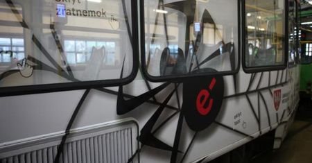 Po Poznaniu kursuje tramwaj z czarnym pająkiem