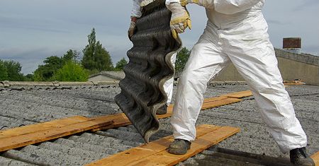 Małopolska wolna od azbestu? NIK sprawdzi proces usuwania groźnego materiału