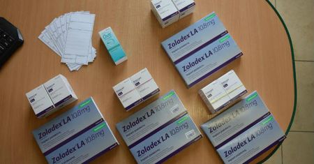 Małopolanie chcieli wyłudzić krocie z NFZ. Podrabiali recepty, by taniej kupić leki