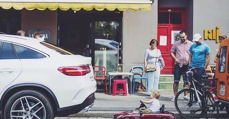 Małemu Czesiowi z Poznania skradziono mercedesa- zabawkę. Zaskakujący finał sprawy