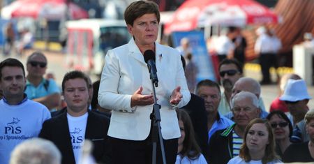 Beata Szydło założyła się, że PiS wygra wybory. "Postawi pani dobrą wódkę i obiad"