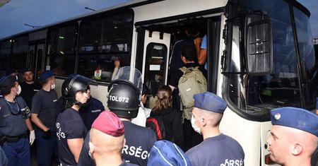 Francja. Więzienie za pomoc migrantom ?