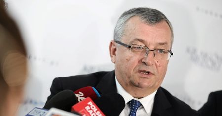 Minister został magistrem