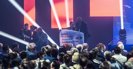 Greenpeace: nasze aktywistki weszły na scenę podczas mowy Kaczyńskiego