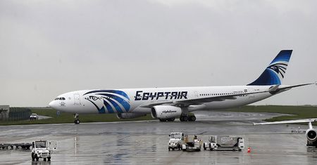 Rejestrator samolotu EgyptAir: na pokładzie doszło do próby ugaszenia ognia