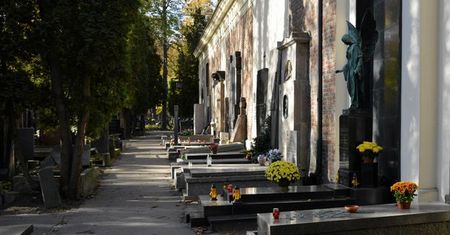 Dekomunizacja Powązek. Dr Bukowski dla WP: "to najlepszy moment"