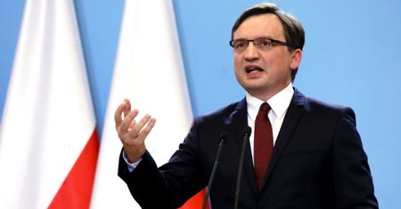 Prokuratura bardziej polityczna? Tak to wygląda na Zachodzie
