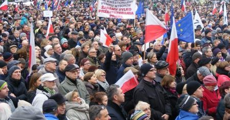 W sobotę w Poznaniu kolejna manifestacja "w obronie demokracji i konstytucji"