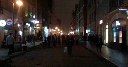 Bójka pijanych mężczyzn w centrum Poznania. Pobity Tunezyjczyk twierdzi, że padł ofiarą rasistowskiego ataku