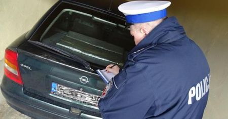 Potrącił śmiertelnie kobietę na pasach w Pięczkowie i uciekł. Przed policją ukrywał się u znajomych