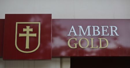 Polacy nie liczą na wyjaśnienie afery Amber Gold i uważają, że udział w niej brali politycy i urzędnicy wysokiego szczebla. Najnowszy sondaż
