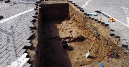 Fundamenty wieży z XV wieku odkryto na placu Kolegiackim w Poznaniu
