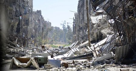 Dramatyczna sytuacja w obozie Jarmuk w Syrii. Cywilom, uwięzionym przez walki, brakuje jedzenia i wody