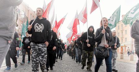 Protest przeciw obecności ONR na szkolnej uroczystości