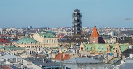 Ptaki nie wstrzymają rozbiórki "szkieletora" w Krakowie