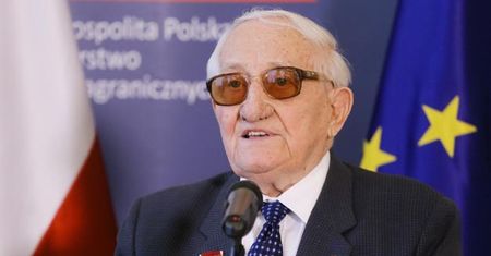 Przeprosiny za "polskie obozy zagłady". Do telewizji ZDF trafiło wezwanie ws. Karola Tendery