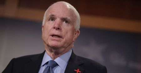 McCain apeluje do Trumpa o broń dla Ukrainy. "Nalegam"
