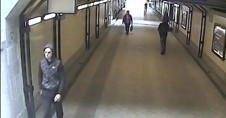 Policja opublikowała wizerunek mężczyzny, który zostawił bombę w autobusie we Wrocławiu