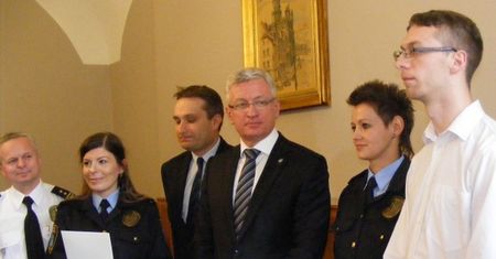 Strażniczki miejskie, które złapały zboczeńca nad Wartą dostały nagrody od prezydenta Poznania