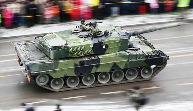 Leopard 2A4 należący do fińskich sił zbrojnych; 2009 rok. Wojsko czeka wkrótce modernizacja, mimo gospodarczych kłopotów