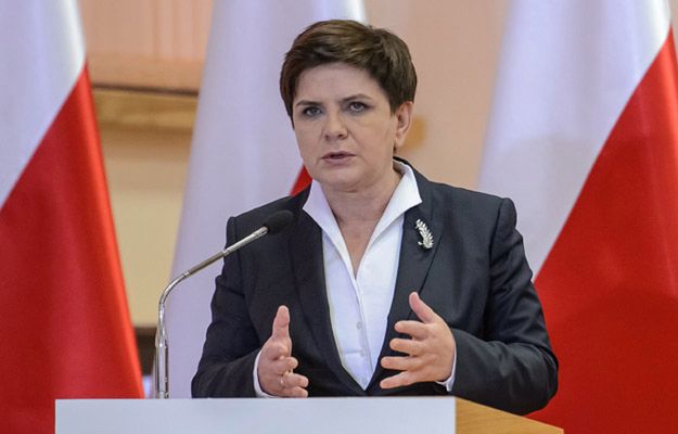 Kolejny incydent z udziałem VIP-ów. "Tupolewizm", czyli jak polska delegacja z premier Beatą Szydło wracała z Londynu. Na Twitterze zawrzało. Jest reakcja Beaty Kempy